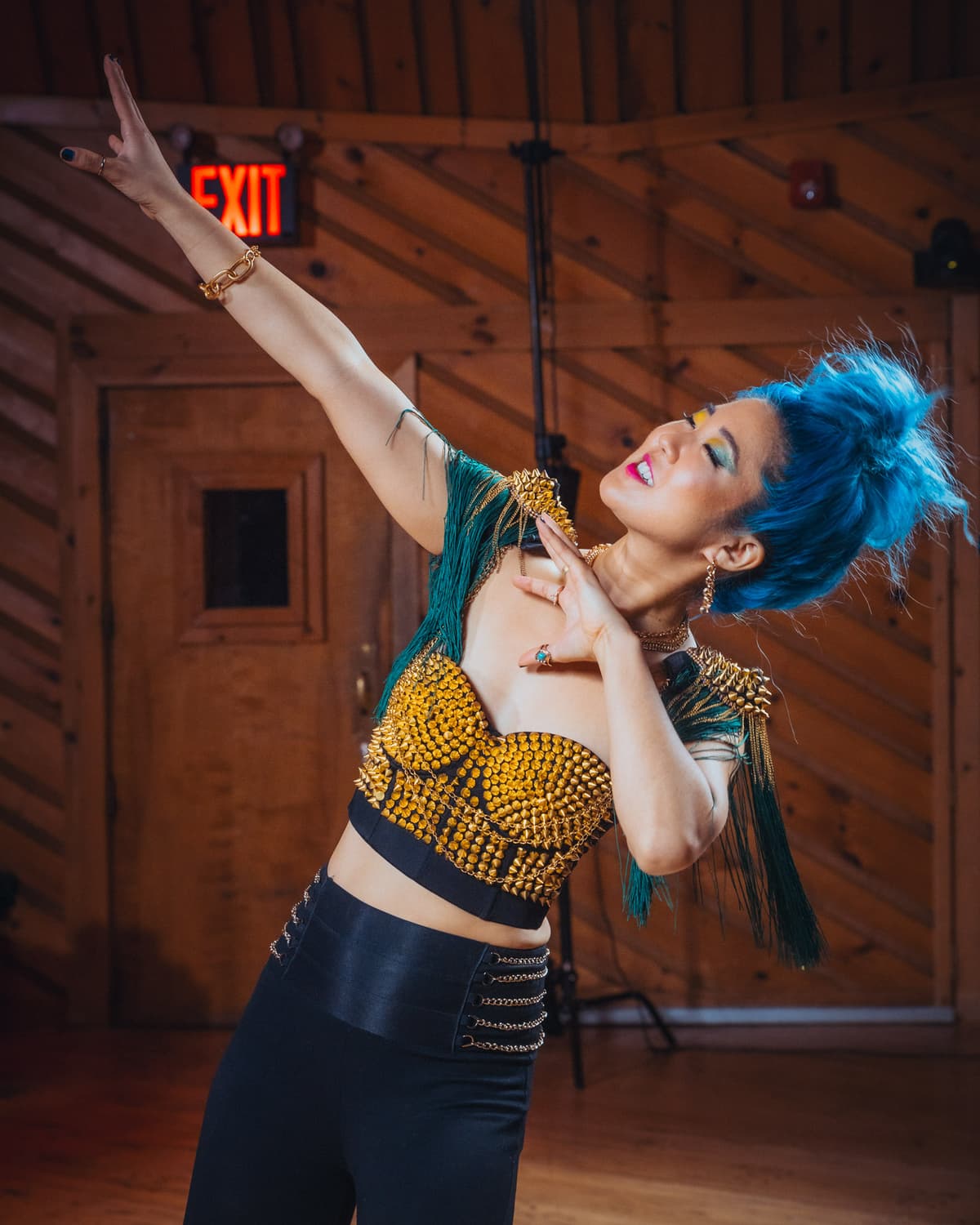 Grace Kelly performing saxophone on stage